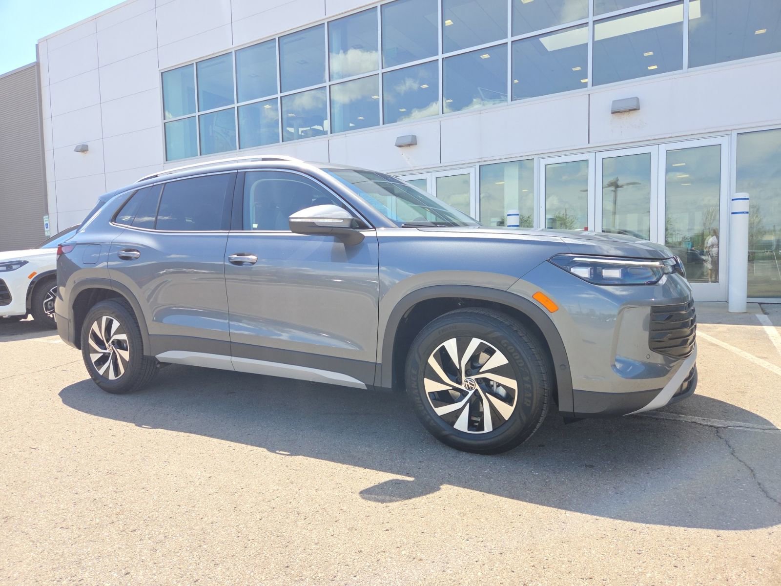 New 2026 Volkswagen Tiguan S FWD image 2