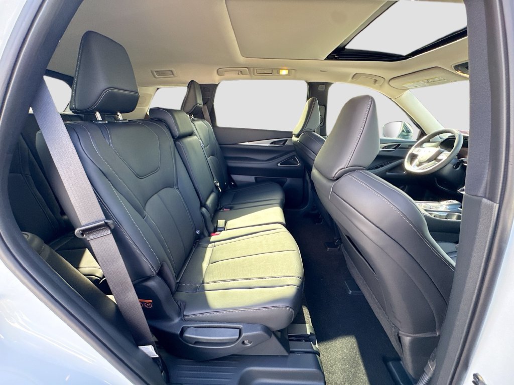 Used 2027 INFINITI QX60 Luxe w/ Cargo Package FWD image 31
