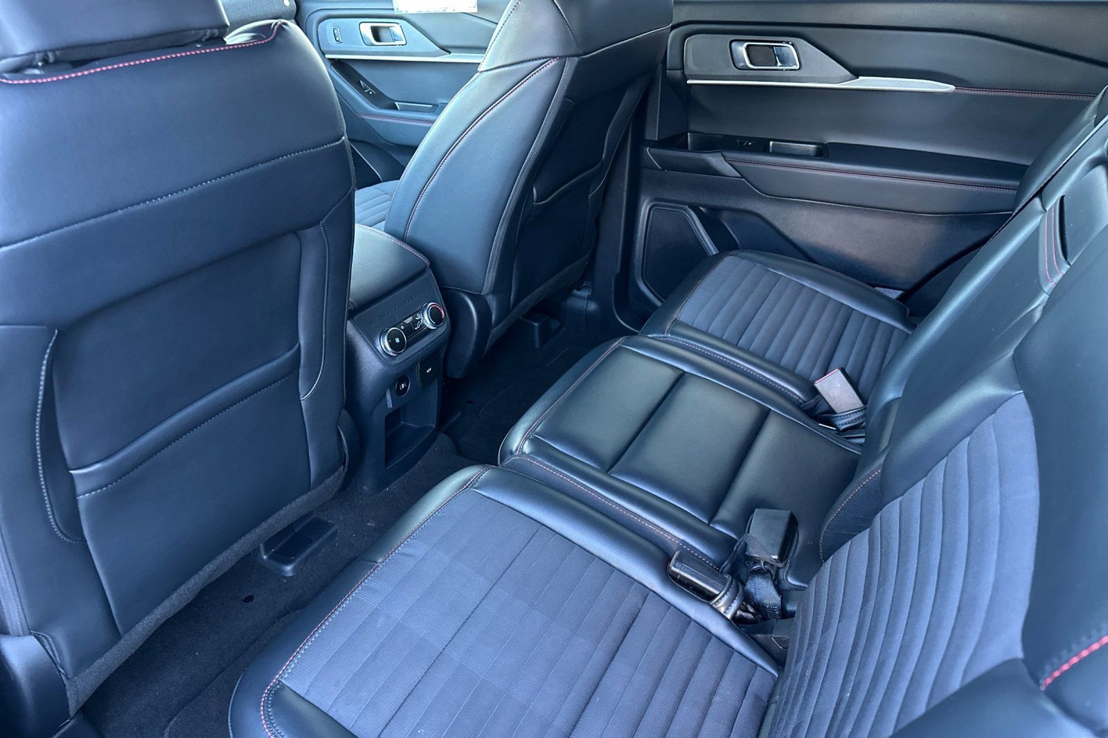 Certified 2025 Ford Explorer ST-Line w/ ST-Line Street Pack image 13