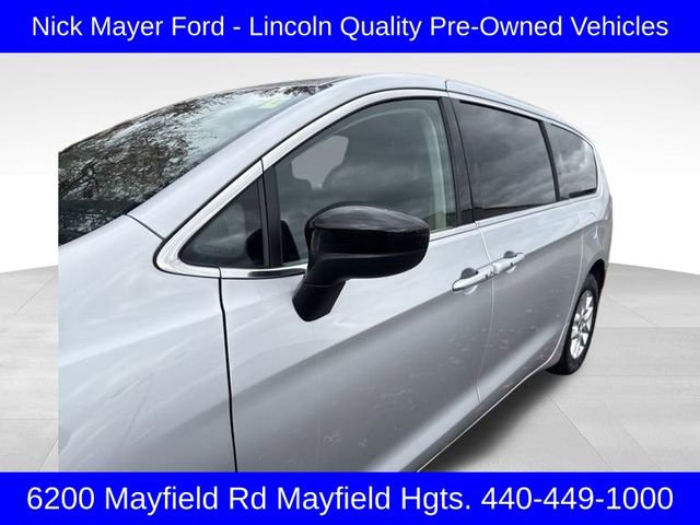 Used 2024 Chrysler Voyager LX image 9