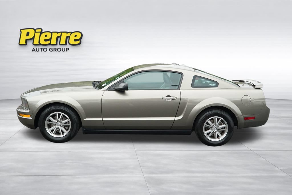 Used 2005 Ford Mustang Premium RWD image 4