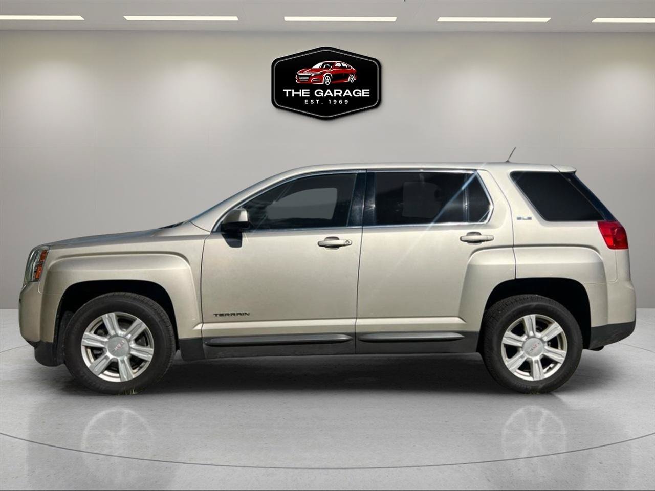 Used 2015 GMC Terrain SLE AWD/4WD image 2