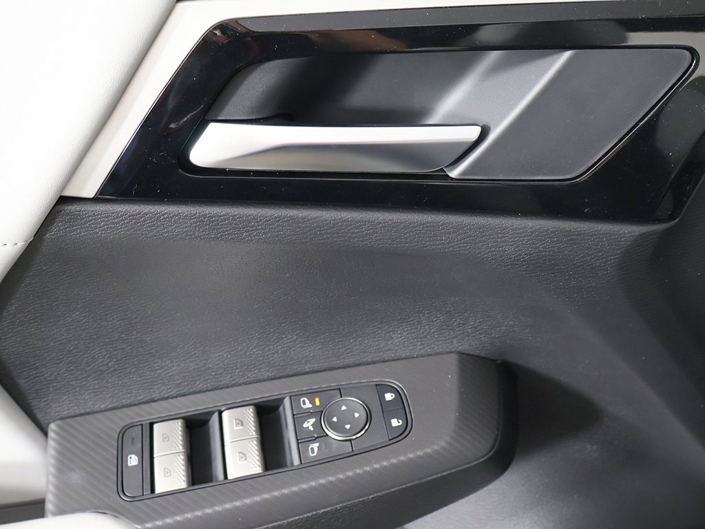 New 2025 Mitsubishi Outlander SE image 36