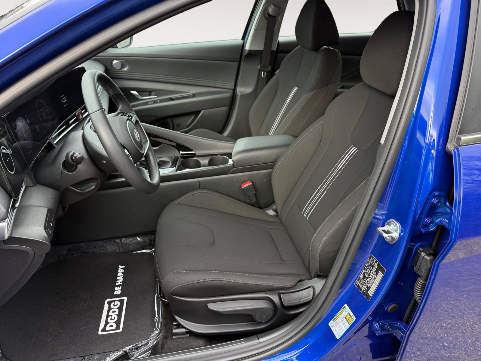 Certified 2025 Hyundai Elantra SEL w/ Cargo Package image 10