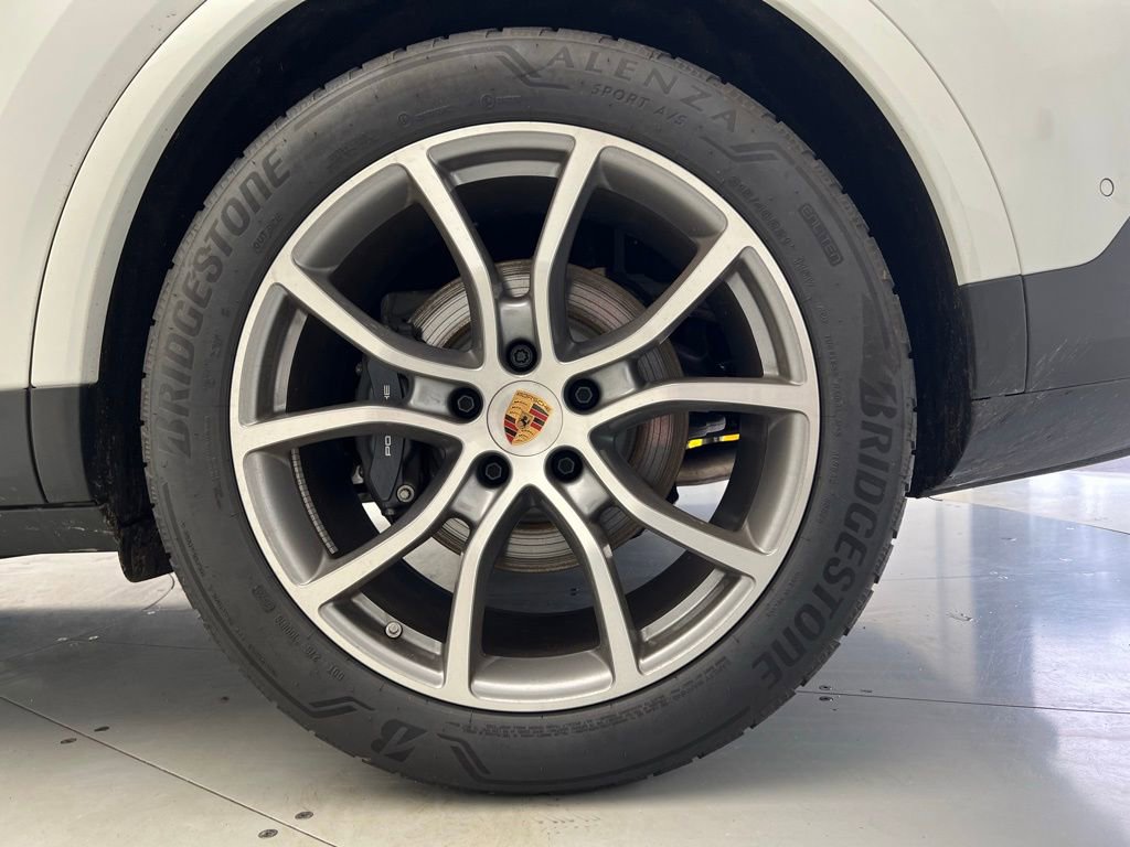 Used 2025 Porsche Cayenne image 27