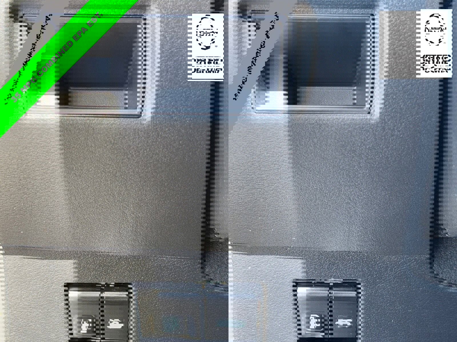 Certified 2025 Nissan Versa SV image 28