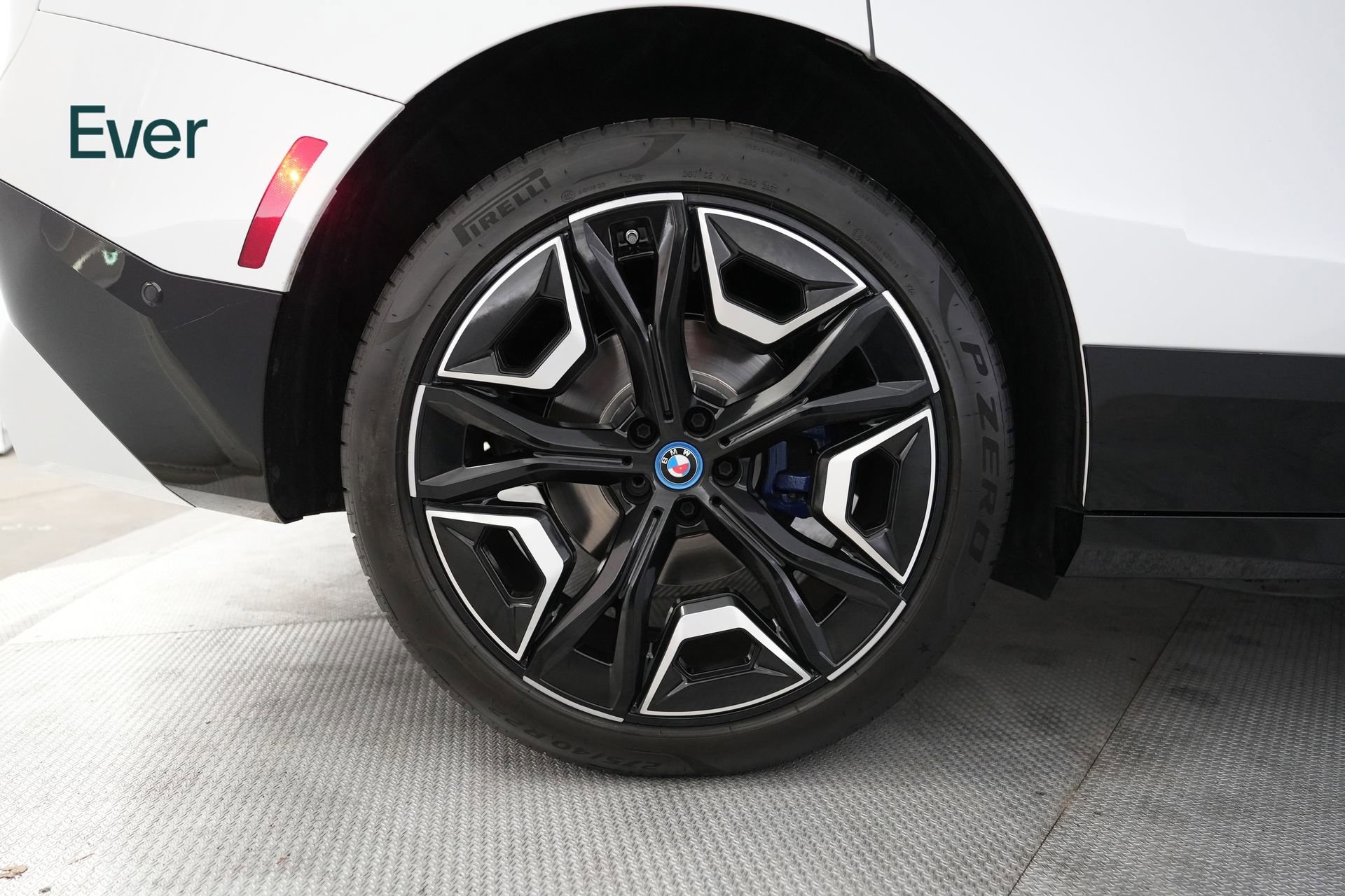 Used 2023 BMW iX xDrive50 w/ Sport Package image 22