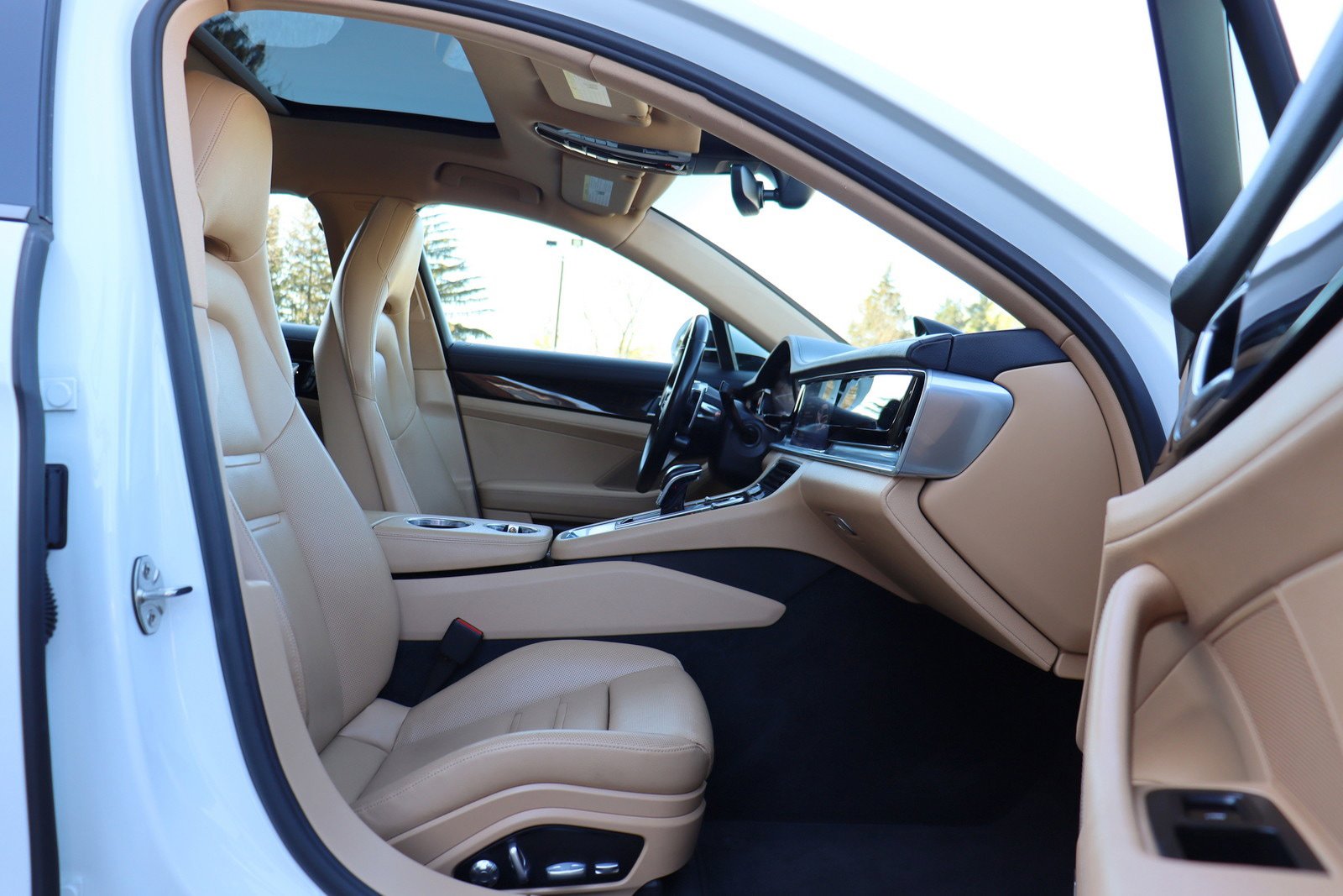 Used 2018 Porsche Panamera 4 w/ Premium Package Plus AWD/4WD image 21