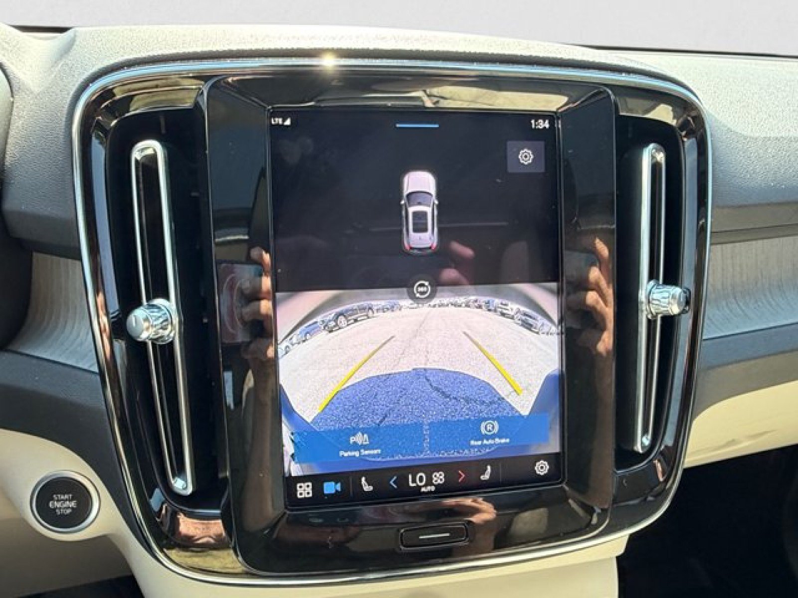 Used 2023 Volvo XC40 B5 Plus AWD/4WD image 17
