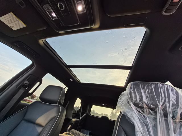 Used 2025 Chevrolet Tahoe Premier w/ Sun And Tow Package AWD/4WD image 9