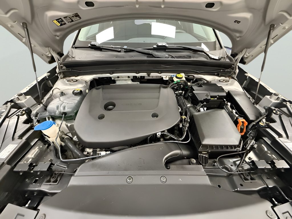 Used 2023 Volvo XC40 B5 Plus AWD/4WD image 17