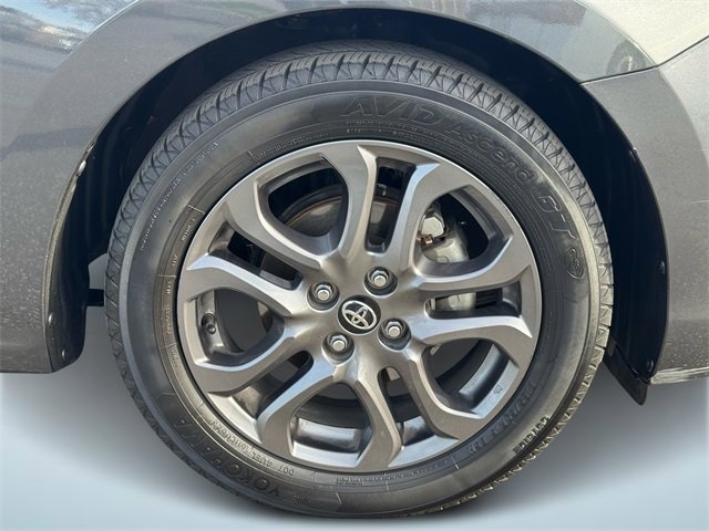 Used 2020 Toyota Yaris LE image 7