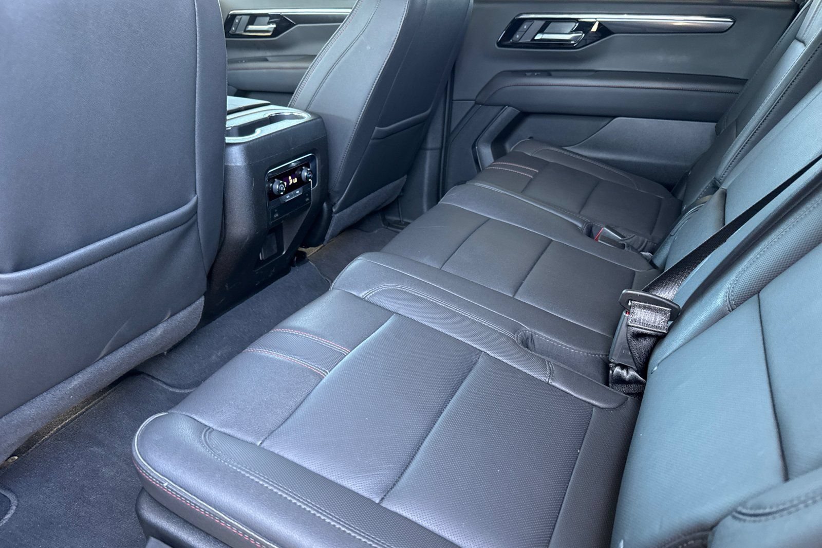 Used 2026 Chevrolet Suburban RST RWD image 6