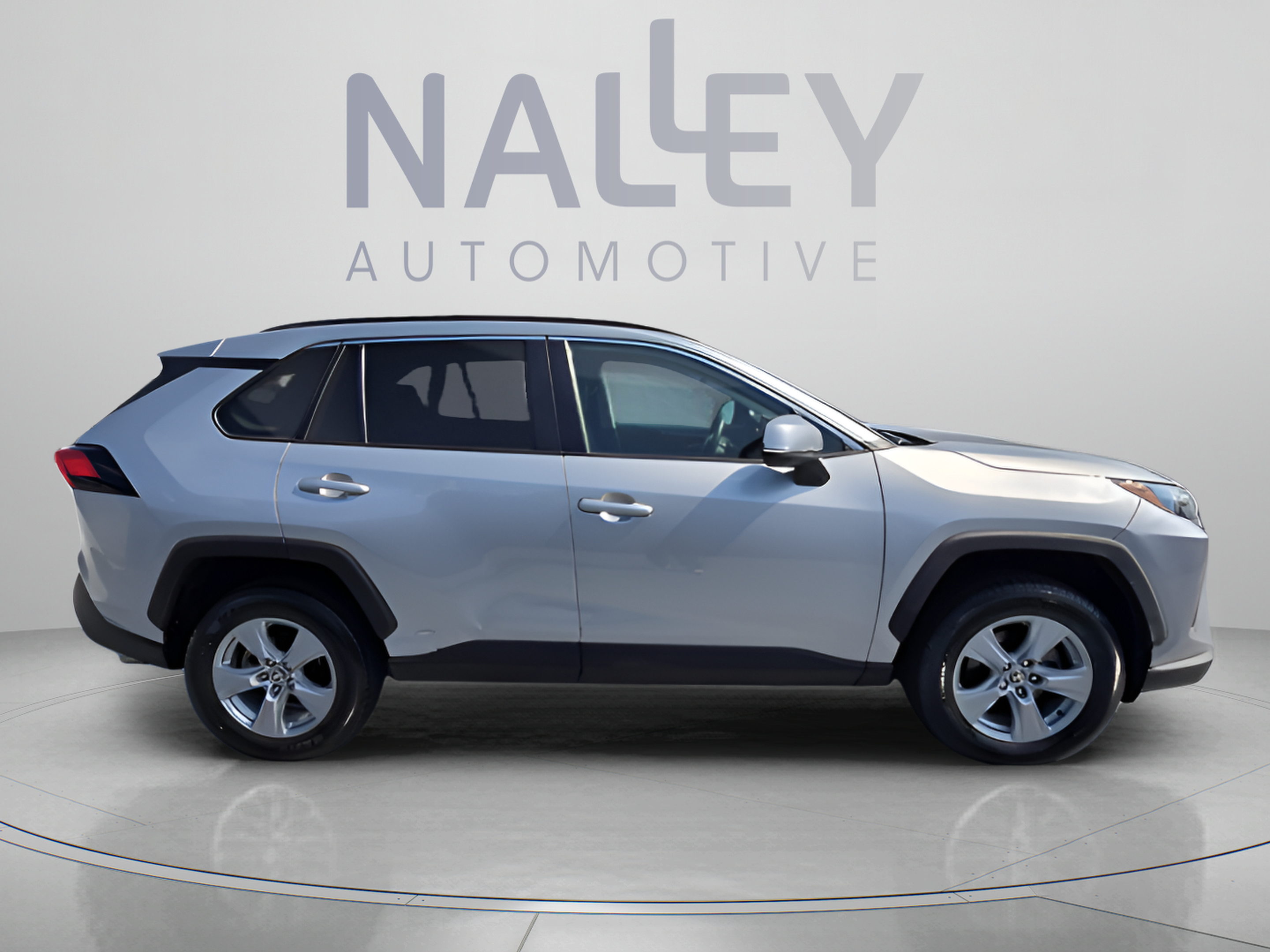 Used 2022 Toyota RAV4 XLE w/ Convenience Package AWD/4WD image 6