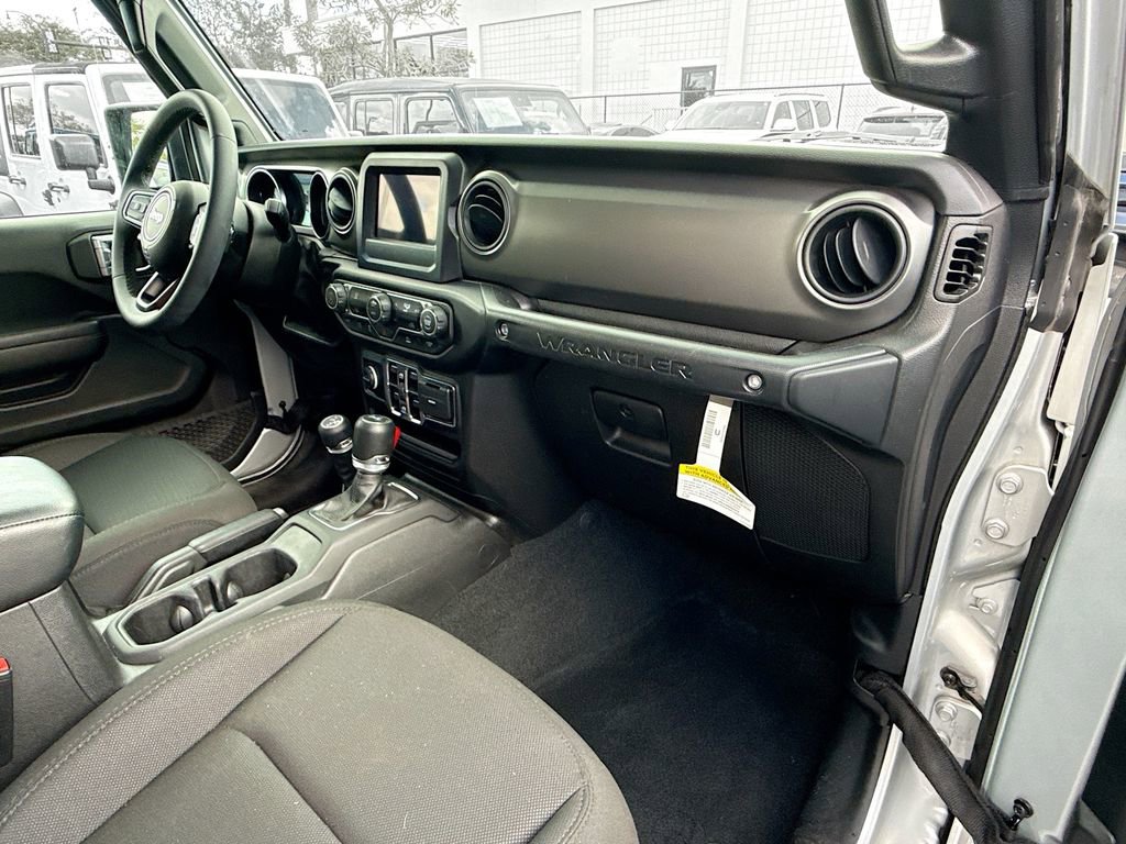 Used 2023 Jeep Wrangler Unlimited image 34