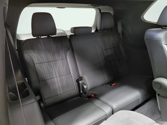 Used 2025 Buick Enclave Avenir AWD/4WD image 6