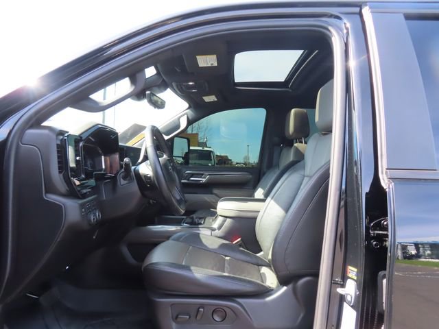 Used 2024 Chevrolet Silverado 2500 ZR2 w/ Technology Package image 16