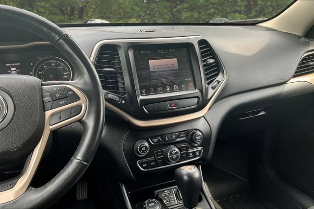 Used 2017 Jeep Cherokee Limited AWD/4WD image 9