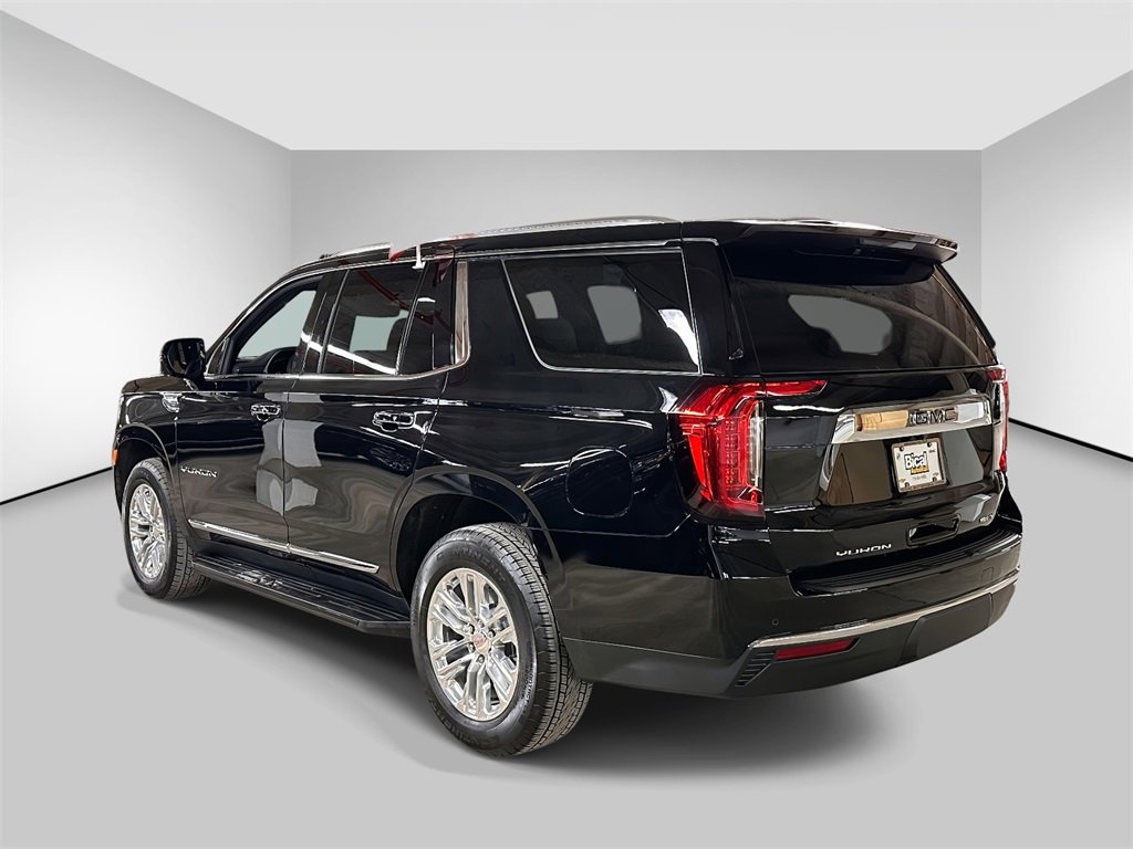 Used 2024 GMC Yukon SLT w/ SLT Luxury Package image 2
