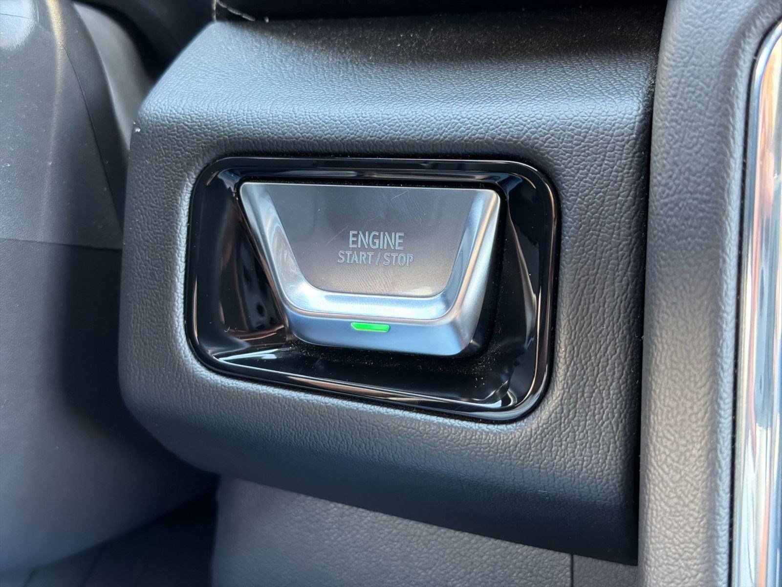 Used 2025 GMC Yukon XL Denali AWD/4WD image 25