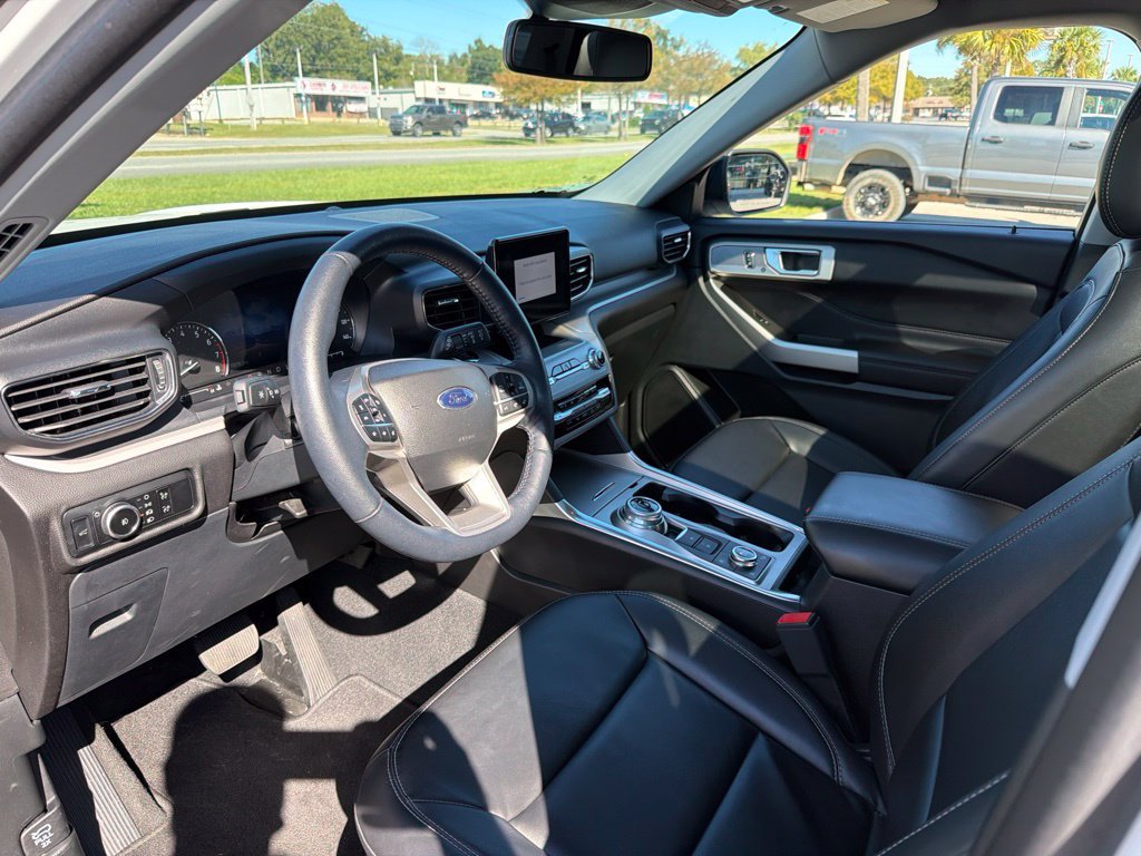 Certified 2023 Ford Explorer XLT w/ Equipment Group 202A AWD/4WD image 7