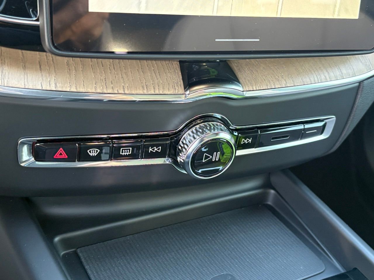 New 2026 Volvo XC60 T8 Plus w/ Protection Package Premier image 15