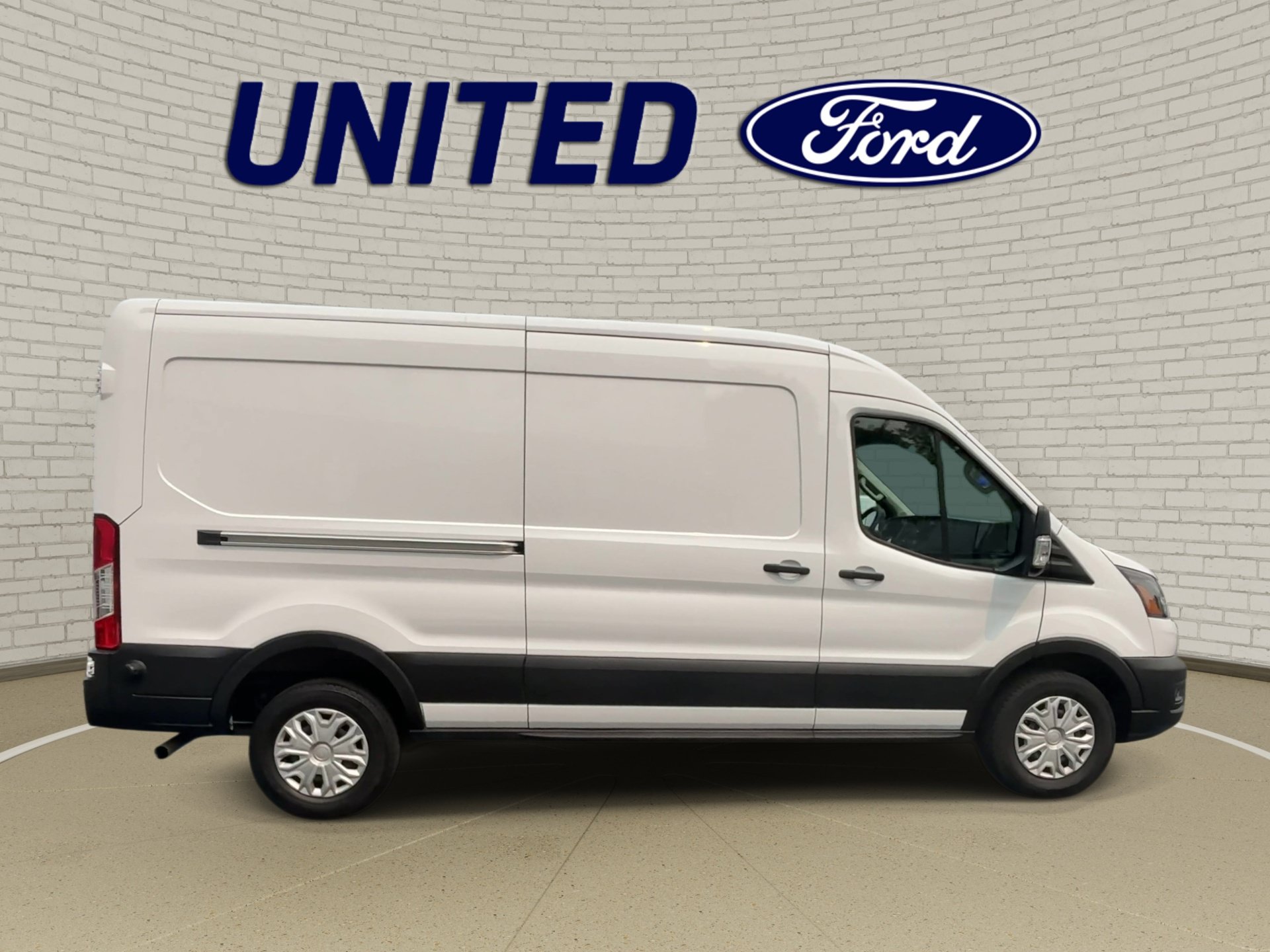 Used 2024 Ford Transit 250 148 Medium Roof w/ Exterior Upgrade Package RWD image 9