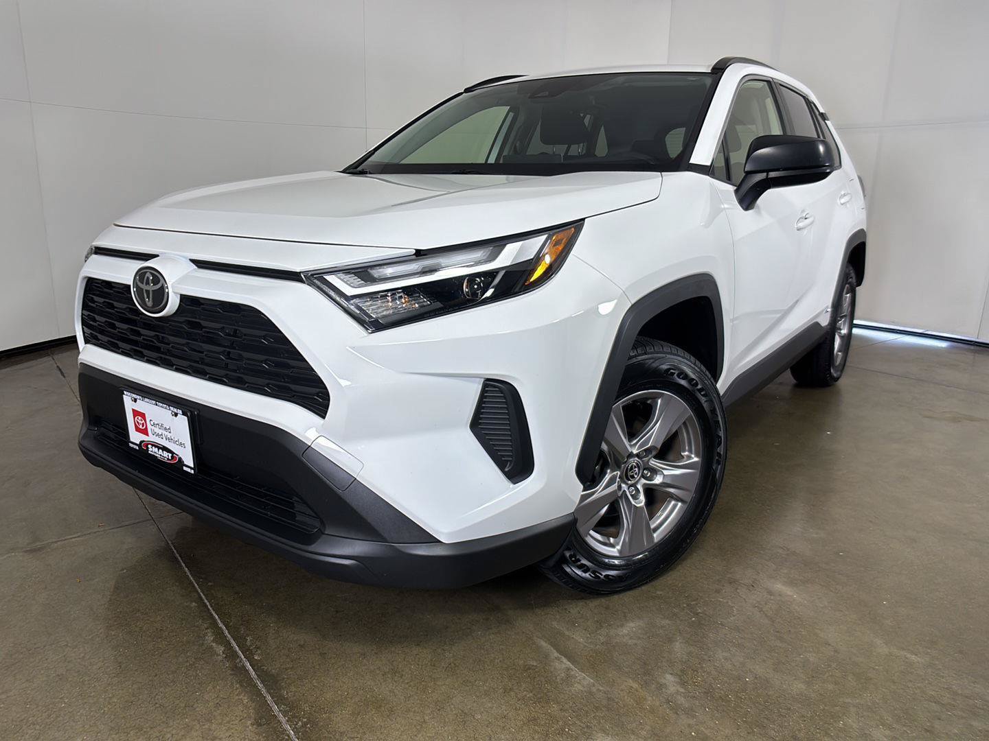 Used 2025 Toyota RAV4 LE AWD/4WD image 1