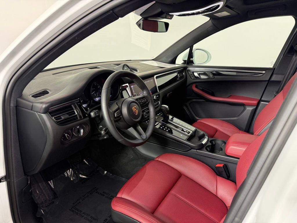 Certified 2026 Porsche Macan Turbo image 4