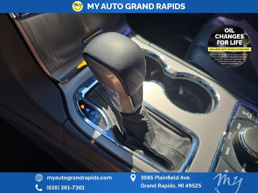 Used 2020 Jeep Grand Cherokee Overland AWD/4WD image 26