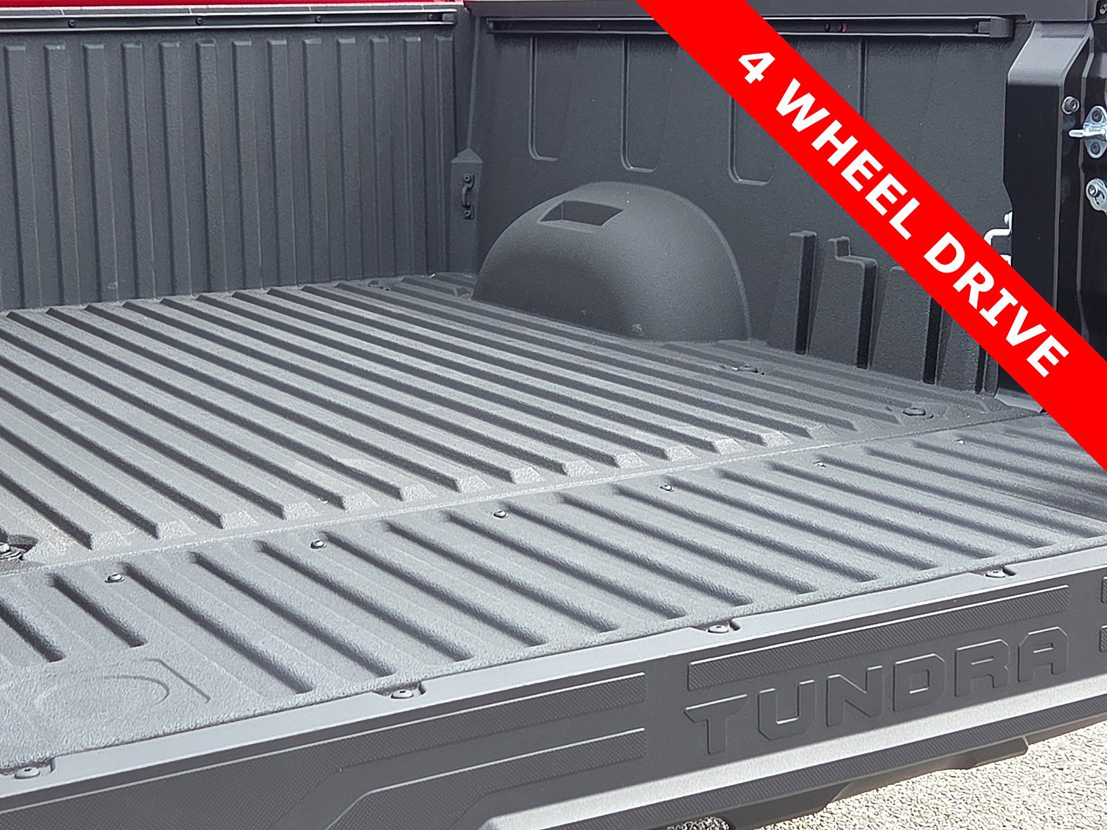 Used 2025 Toyota Tundra Limited AWD/4WD image 9