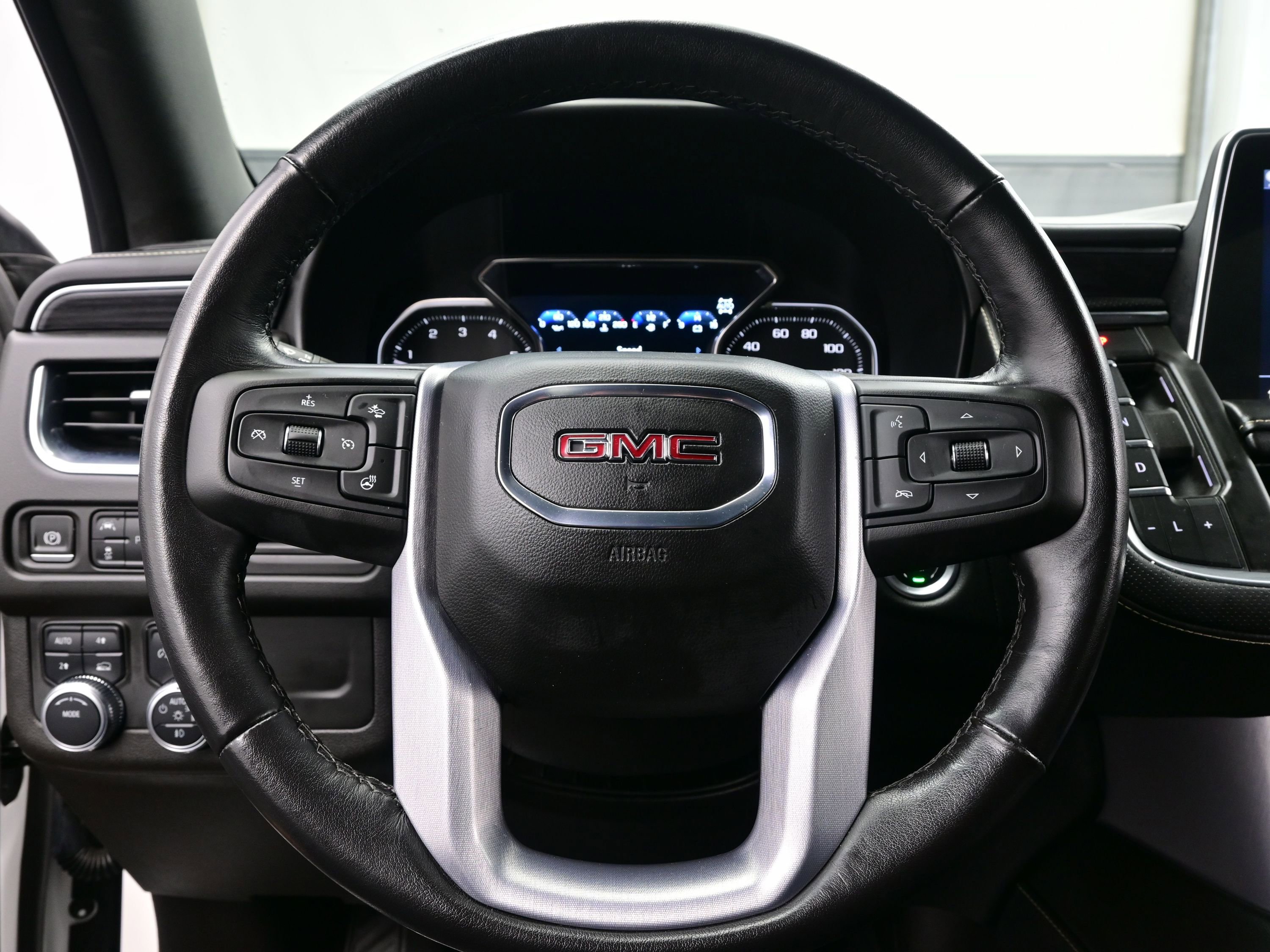 Used 2021 GMC Yukon SLT w/ SLT Premium Package image 25