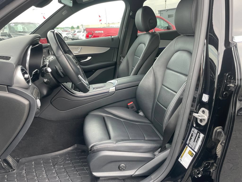 Used 2022 Mercedes-Benz GLC 300 4MATIC image 7