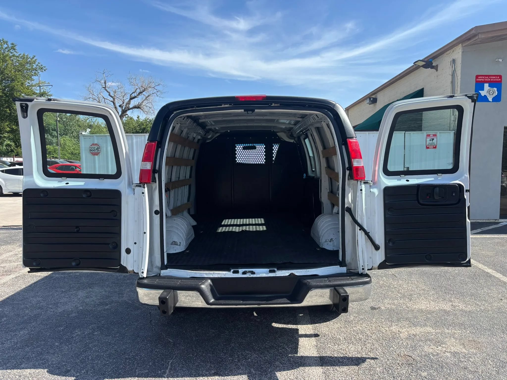 Used 2021 GMC Savana 2500 w/ Driver Convenience Package RWD image 6