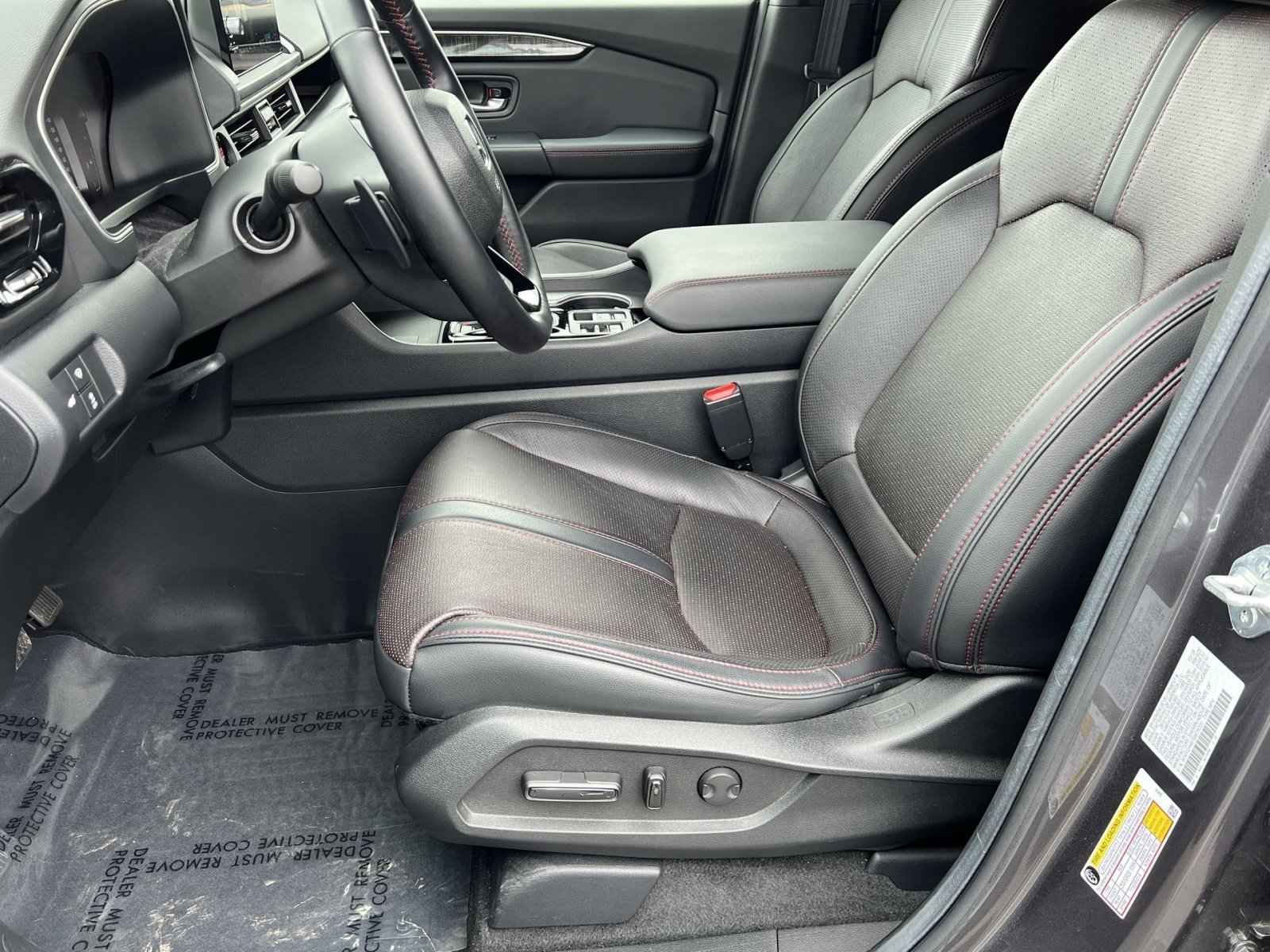 Used 2025 Honda Pilot Black Edition image 14