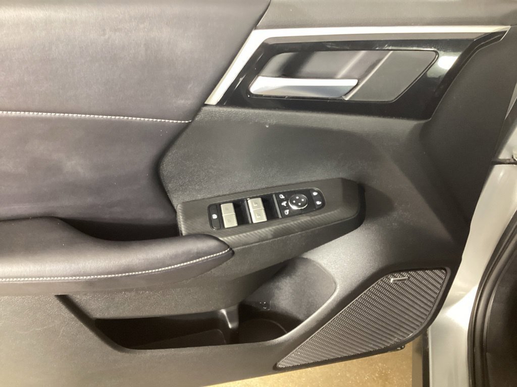 Used 2025 Mitsubishi Outlander SE AWD/4WD image 11