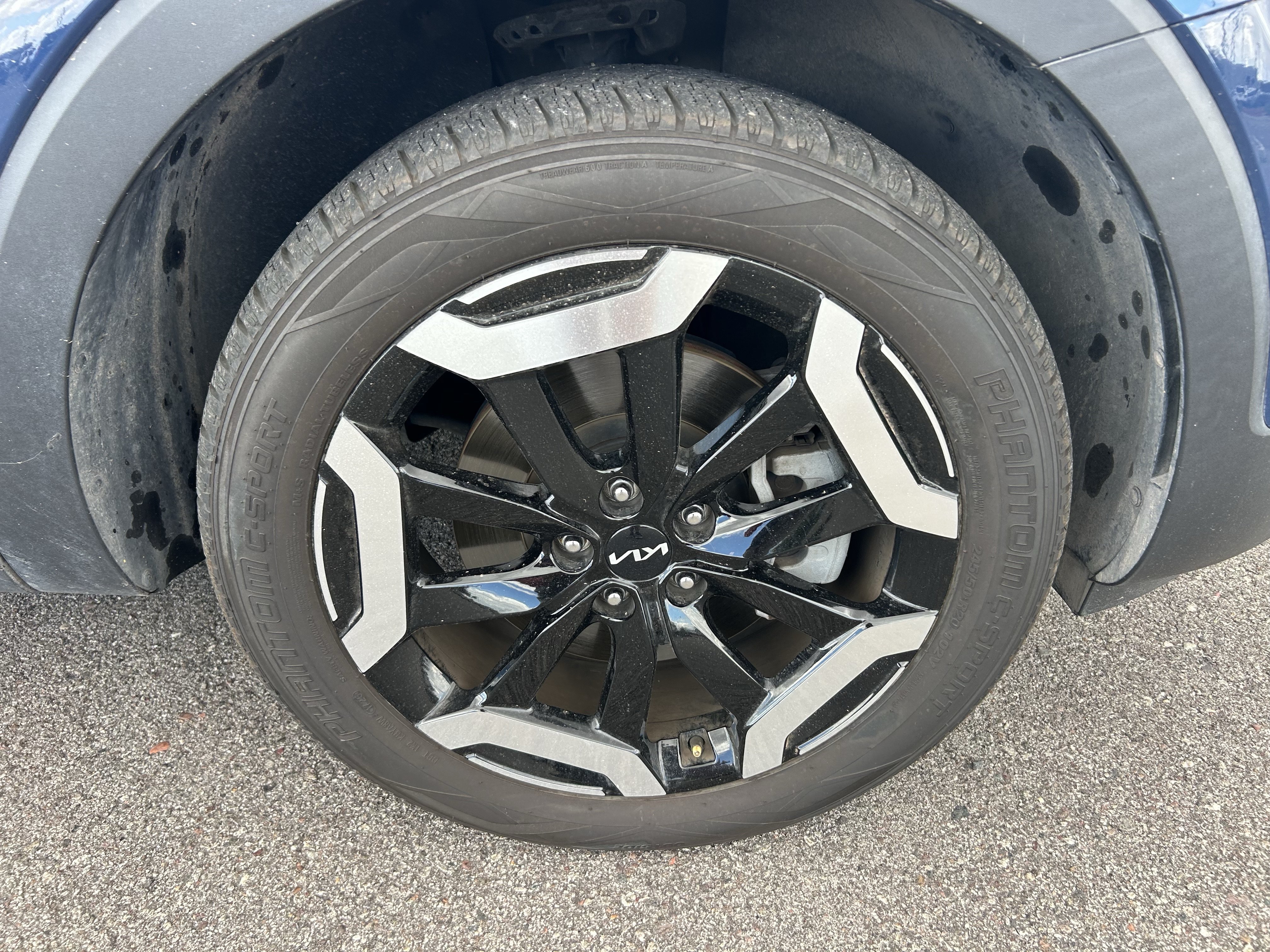 Certified 2023 Kia Telluride EX w/ EX Captain's Chair Package FWD image 9