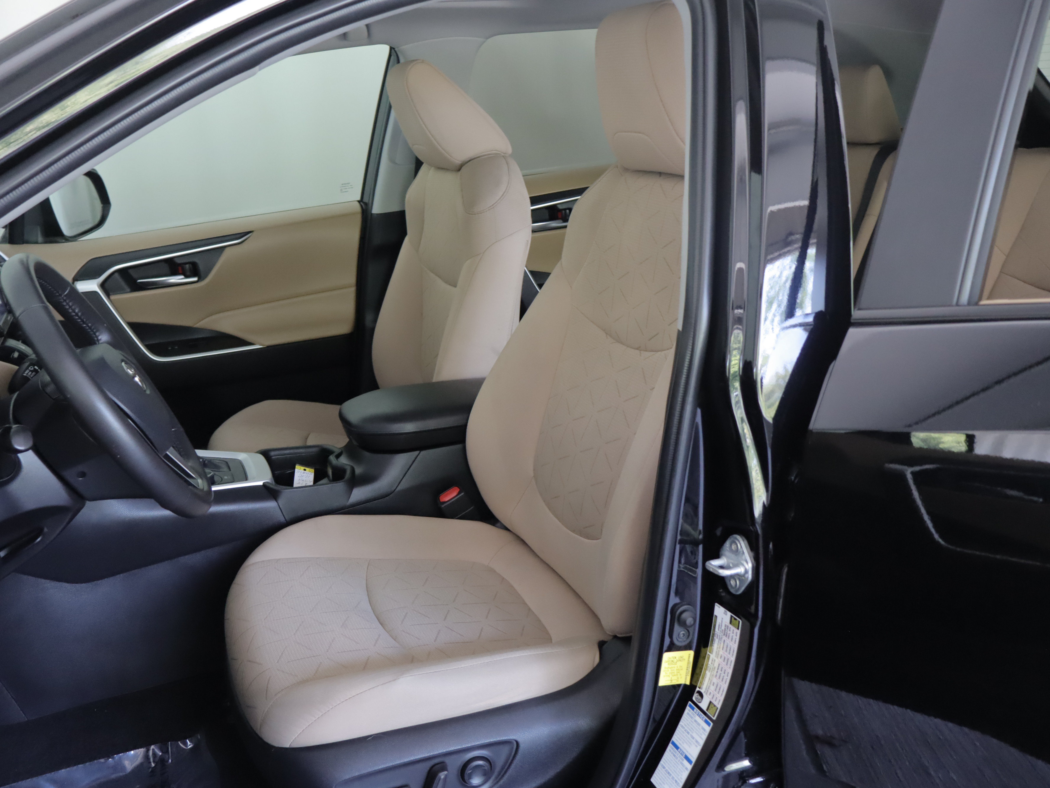 Used 2021 Toyota RAV4 XLE w/ Convenience Package AWD/4WD image 8