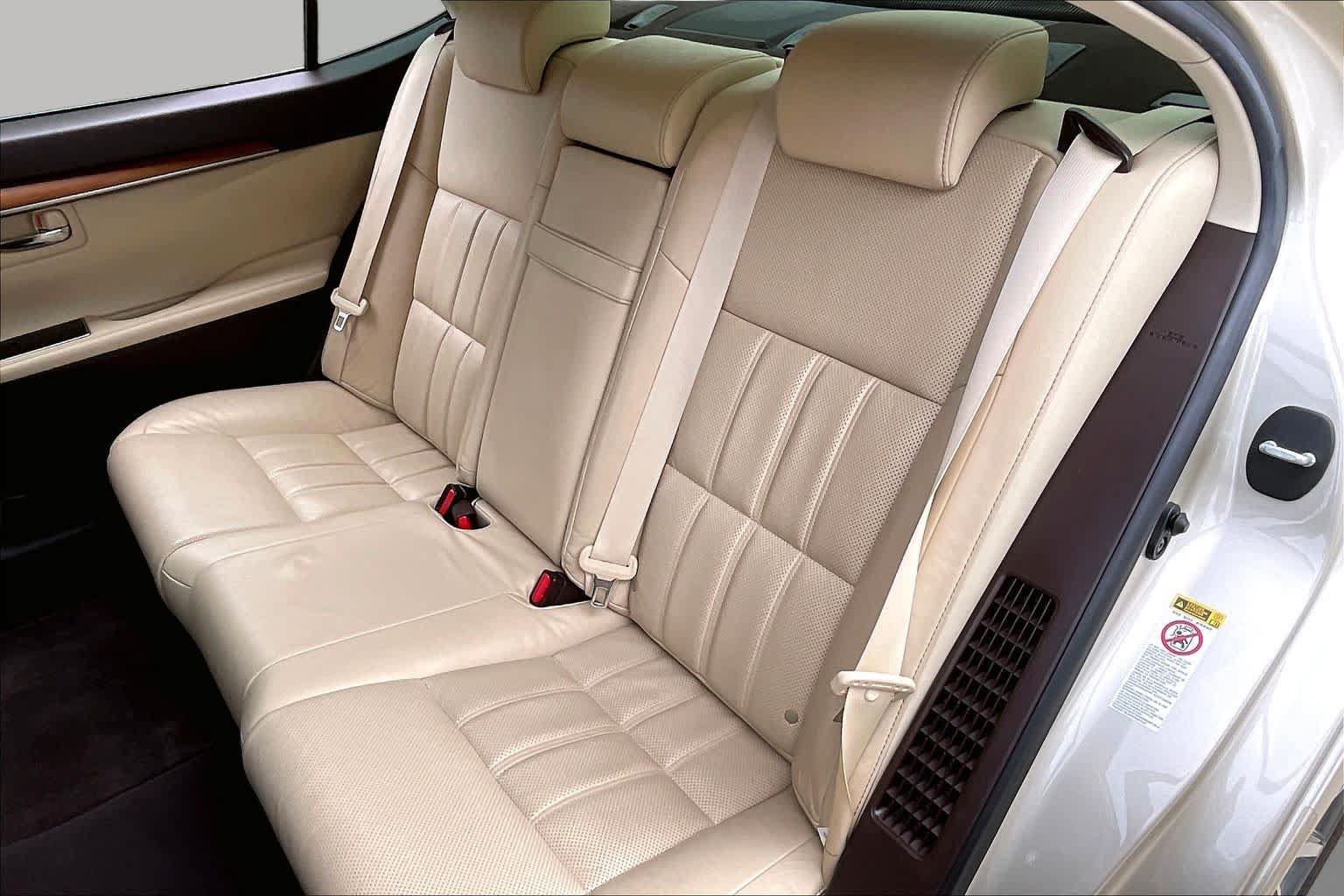 Used 2016 Lexus ES 300h w/ Luxury Package w/Wood Trim FWD image 20