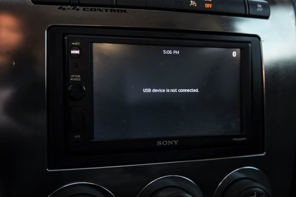 Used 2010 HUMMER H3 Luxury w/ Appearance Package image 32