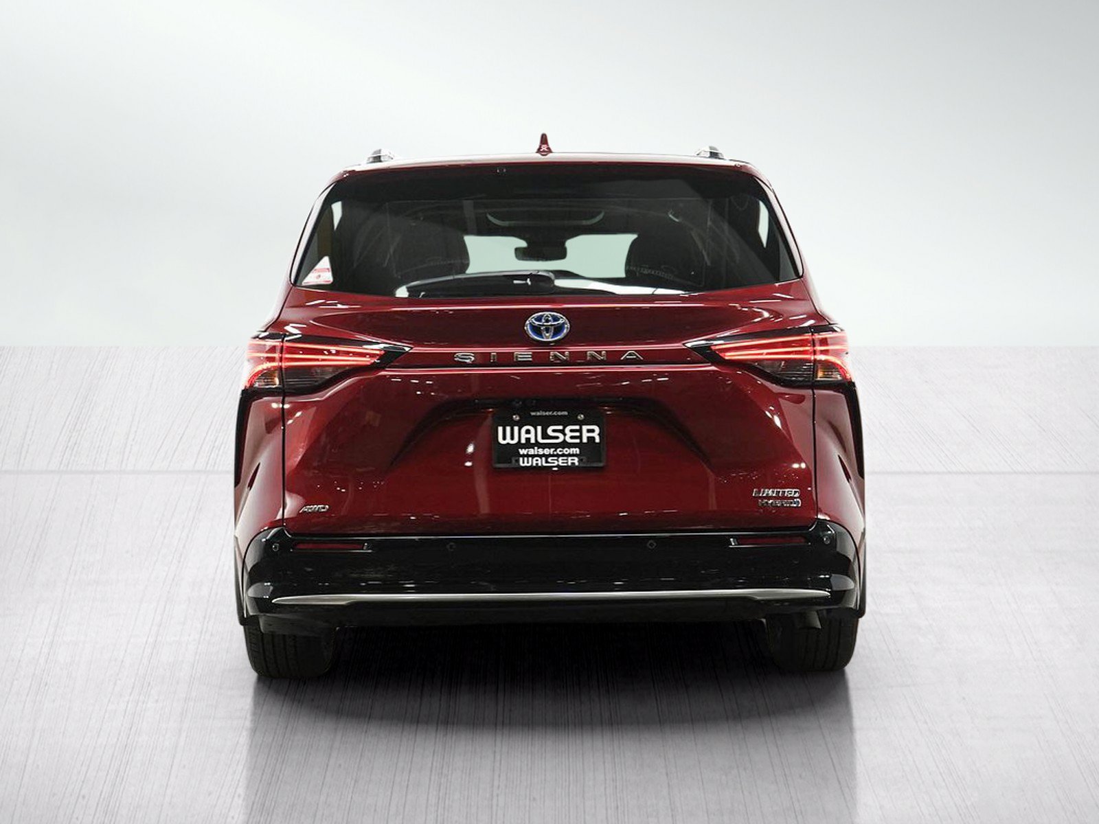 Used 2024 Toyota Sienna Limited AWD/4WD image 4