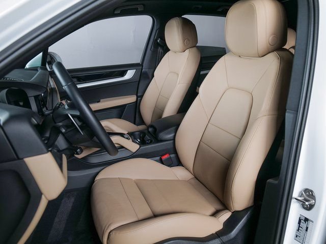 Certified 2026 Porsche Cayenne AWD/4WD image 5