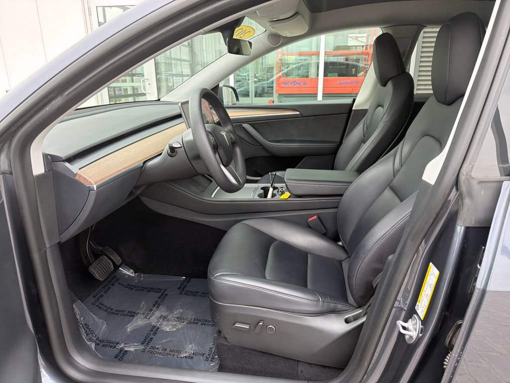 Used 2023 Tesla Model Y Long Range image 9