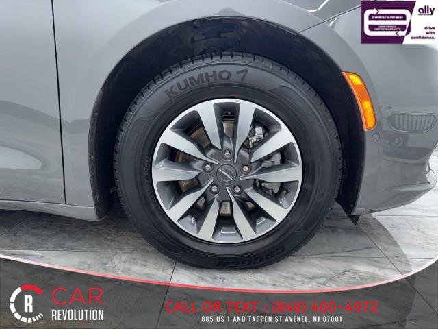 Used 2021 Chrysler Pacifica Touring-L image 47