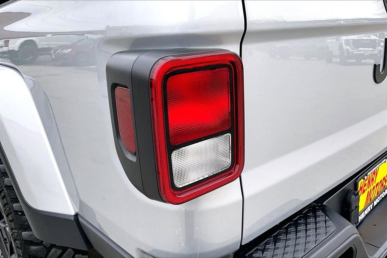 Used 2022 Jeep Gladiator Sport image 24