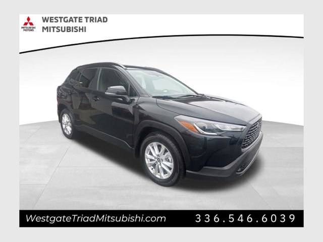 Used 2024 Toyota Corolla Cross LE w/ Moonroof Package FWD image 1