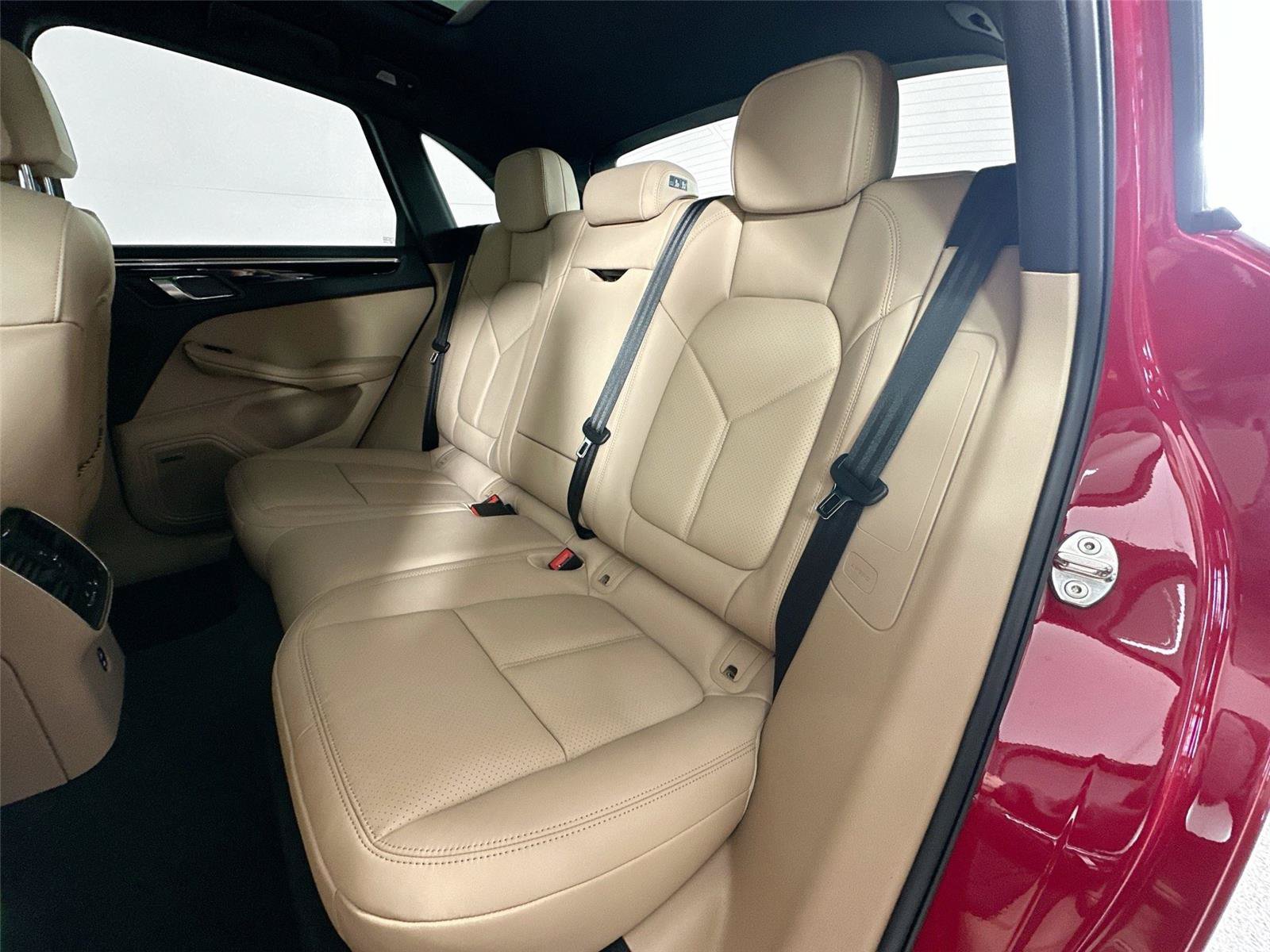 Certified 2026 Porsche Macan Turbo AWD/4WD image 26