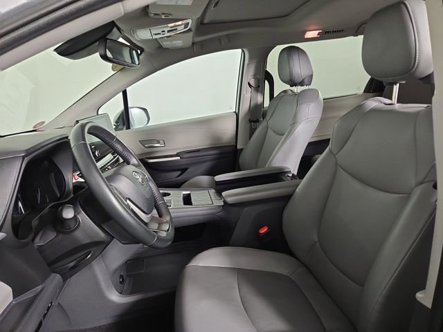 Used 2024 Toyota Sienna XLE image 14