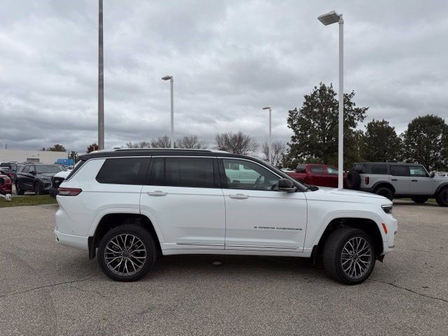 Used 2023 Jeep Grand Cherokee L Summit AWD/4WD image 10