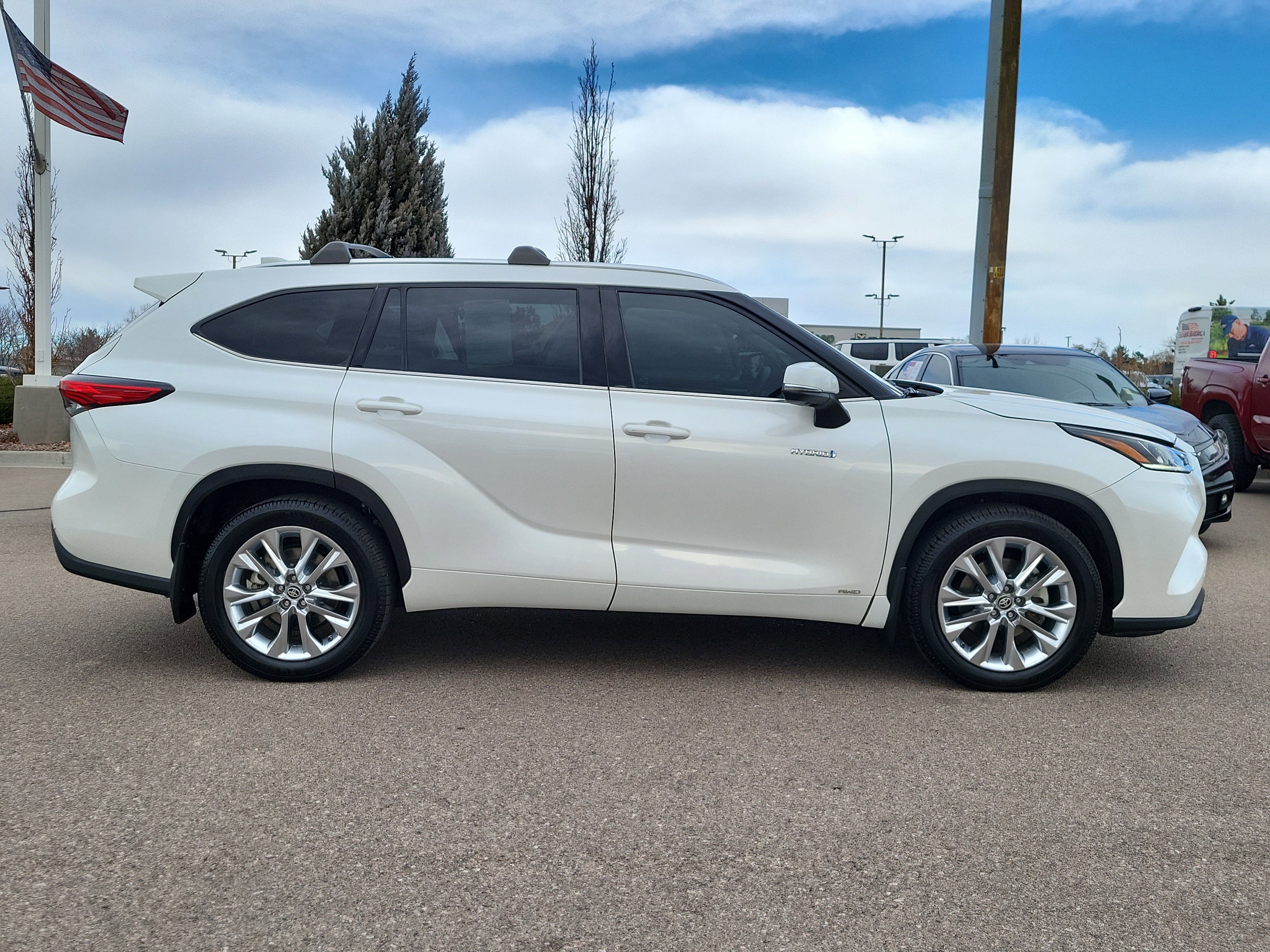 Used 2021 Toyota Highlander Limited image 2